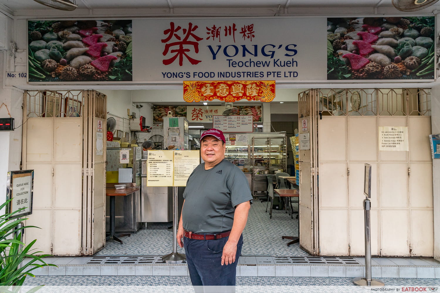 yong's-teochew-kueh-storefront-with-owner