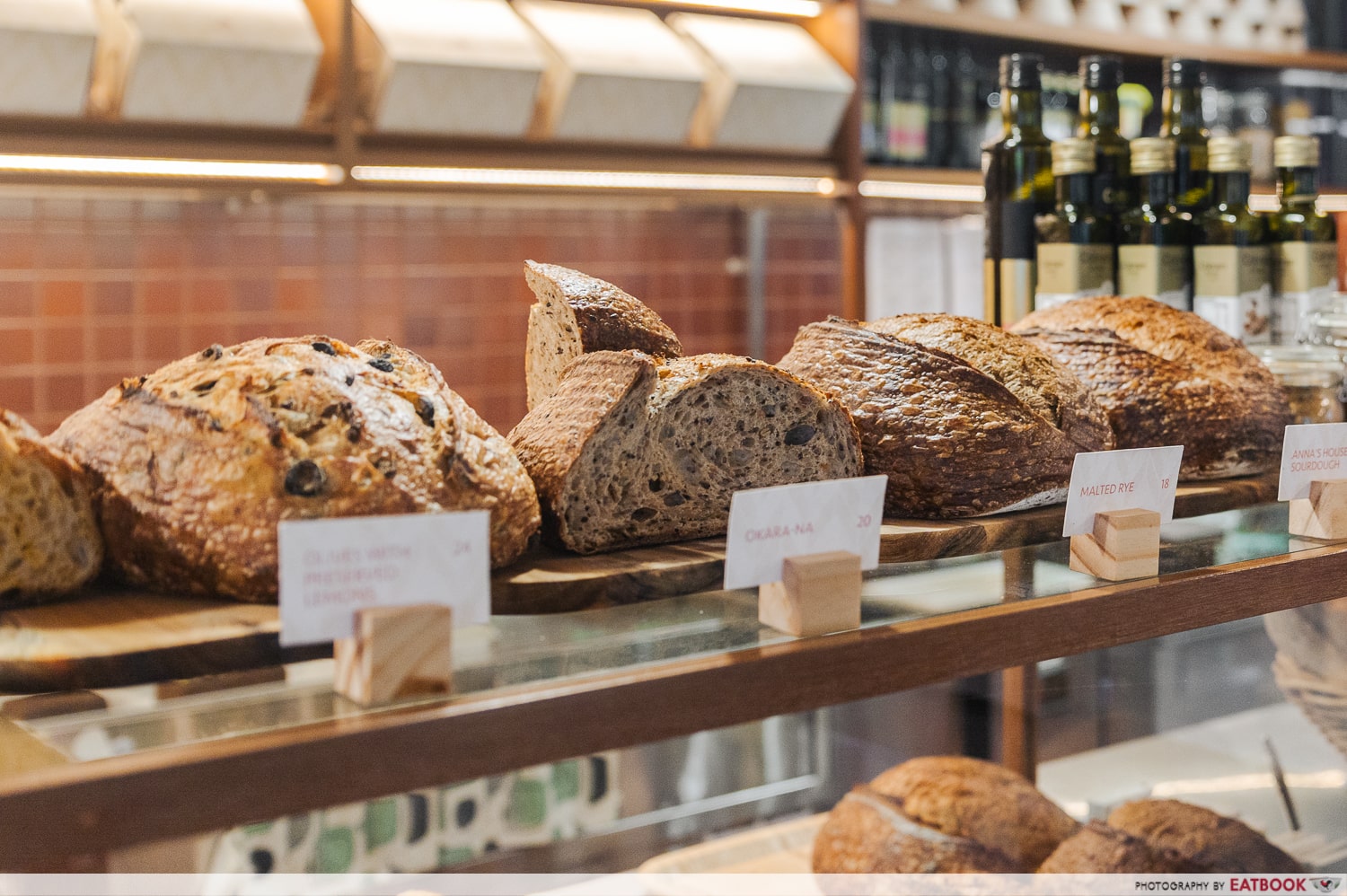 anna's-sourdough-cafe-bread-display