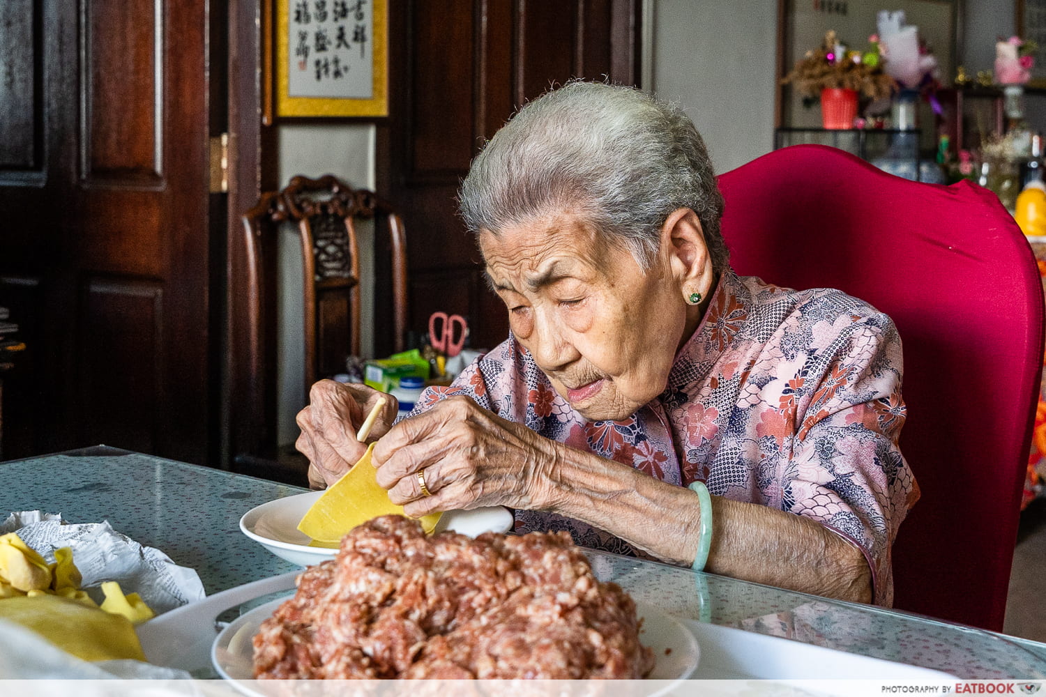 nam-seng-wanton-noodle-madam-leong-dumpling-wrapping-shot