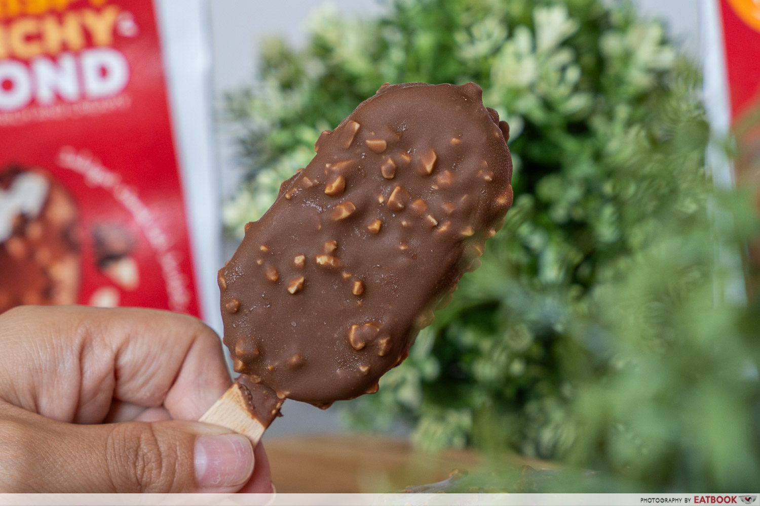 harvest fields ice cream - crunchy chocolate almond mini stick