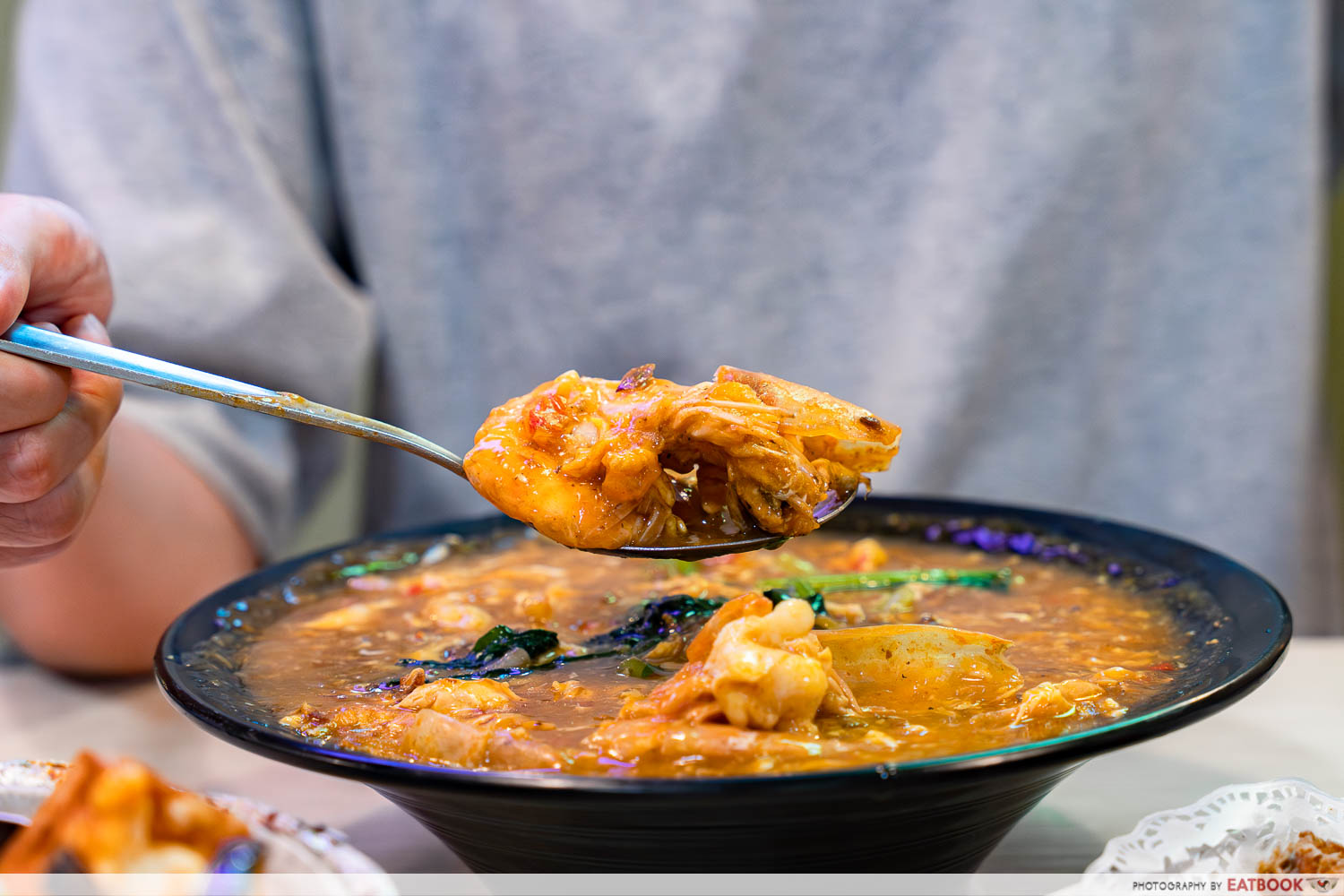 kok-sen-big-prawn-hor-fun-interaction