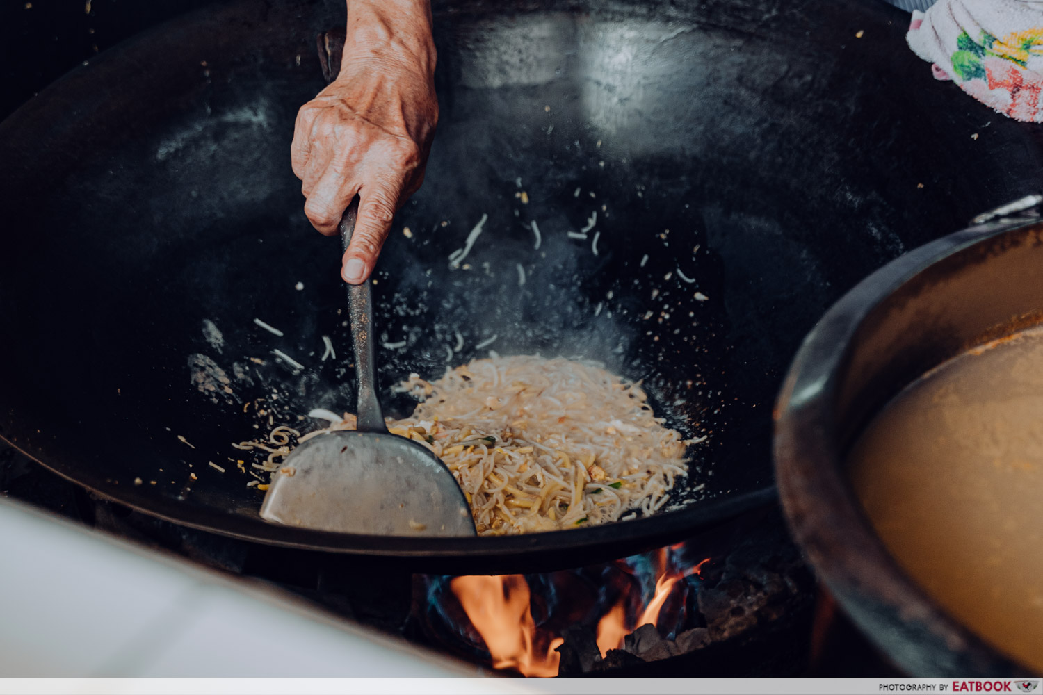 original serangoon fried hokkien mee - cooking
