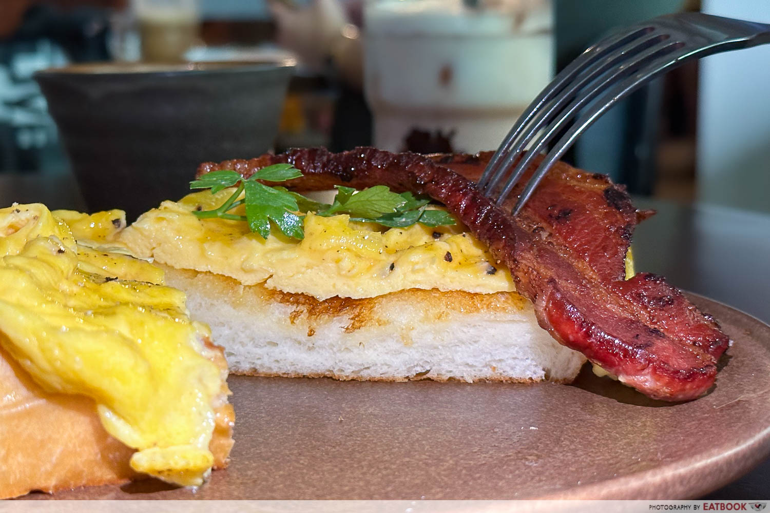 paaru - scrambled egg shokupan with bacon