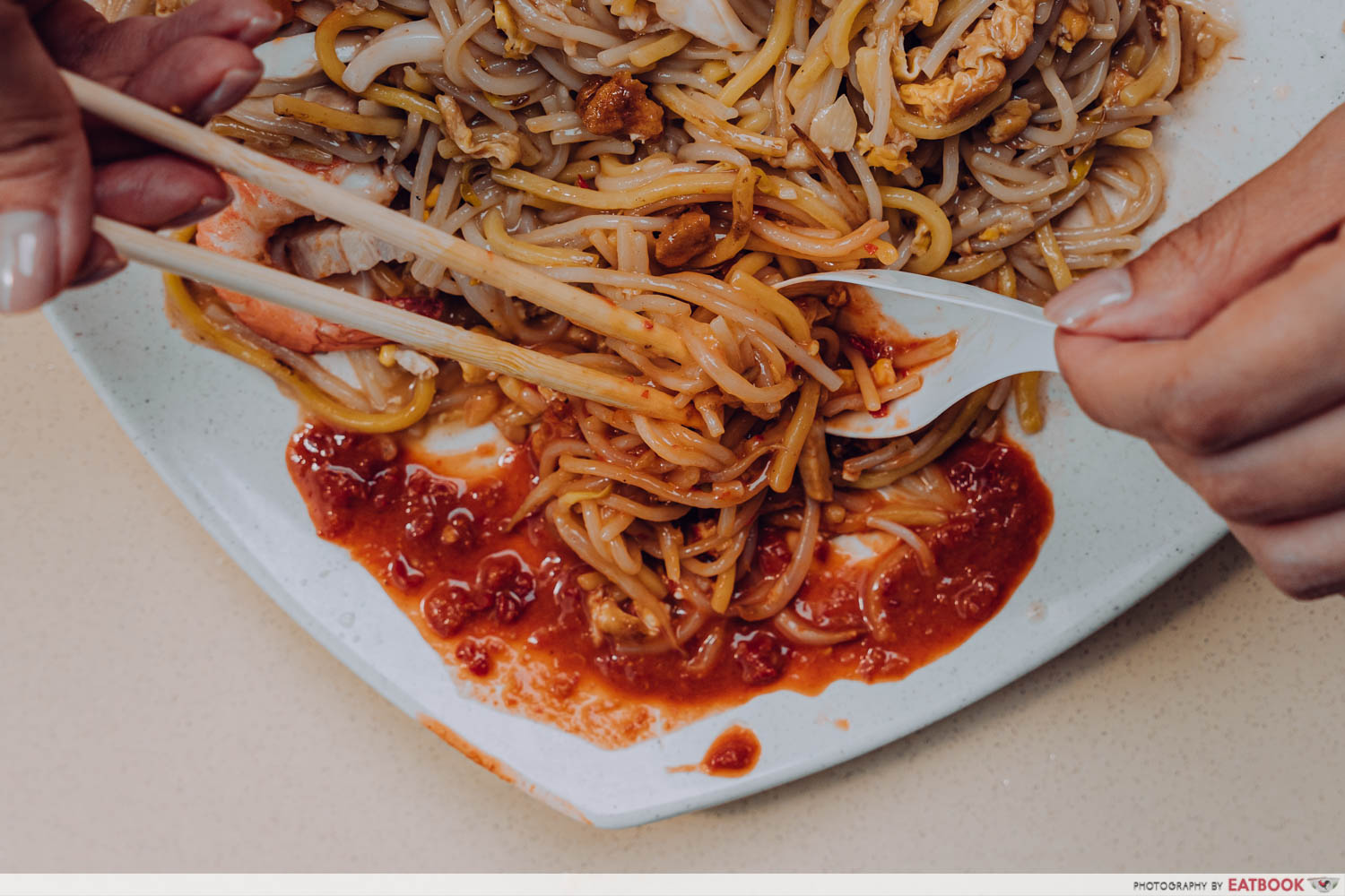 xiao di fried prawn noodle - chilli mixing