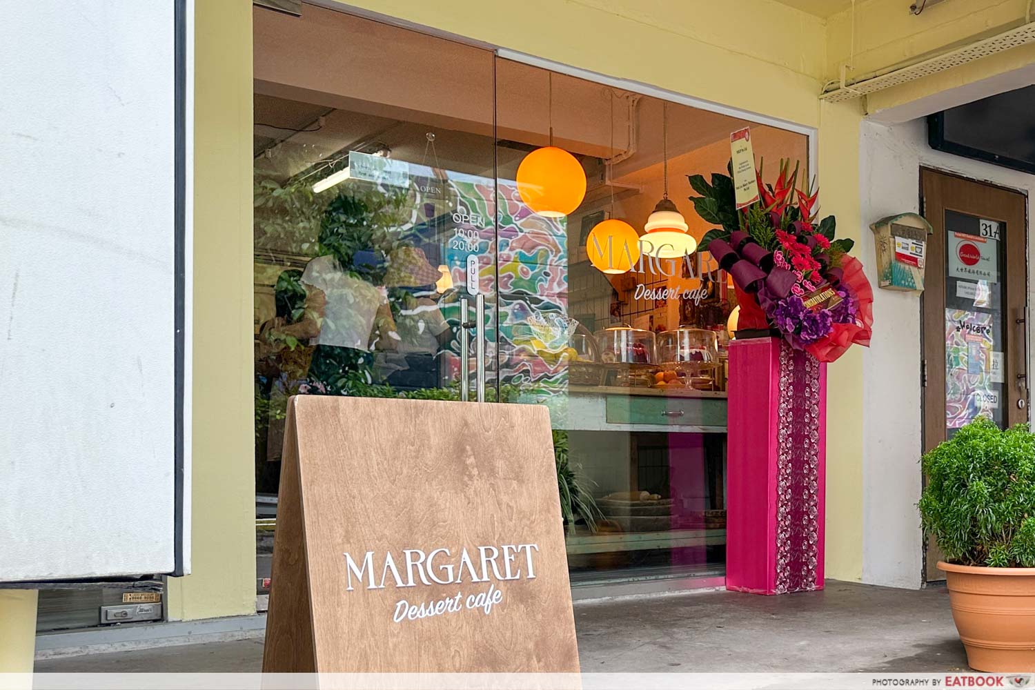 cafe_margaret_stallfront