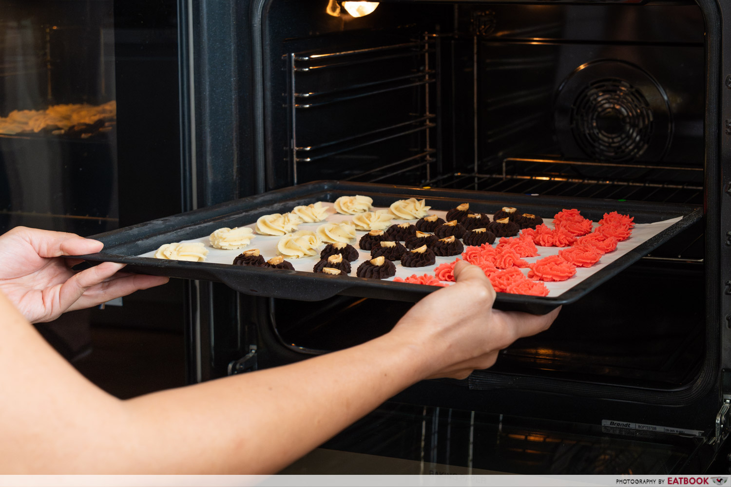 little baker's lab - putting cookies in oven