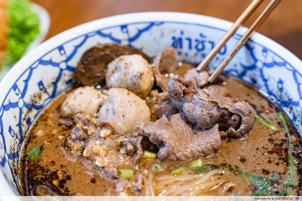 tha-chang-noodle-bar-beef-closeup