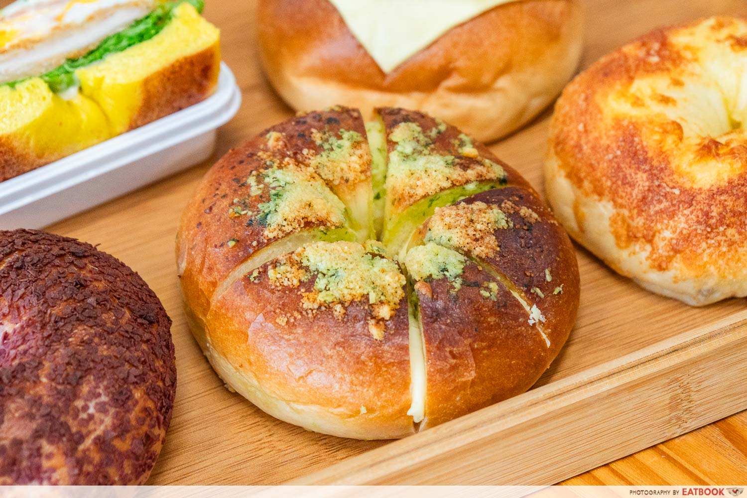 Baegal-century-square-garlic-cream-chseese-bagel (2)