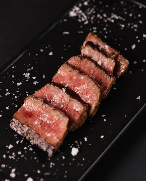 Charr’d-Steakhouse-a5-wagyu-cube (6)