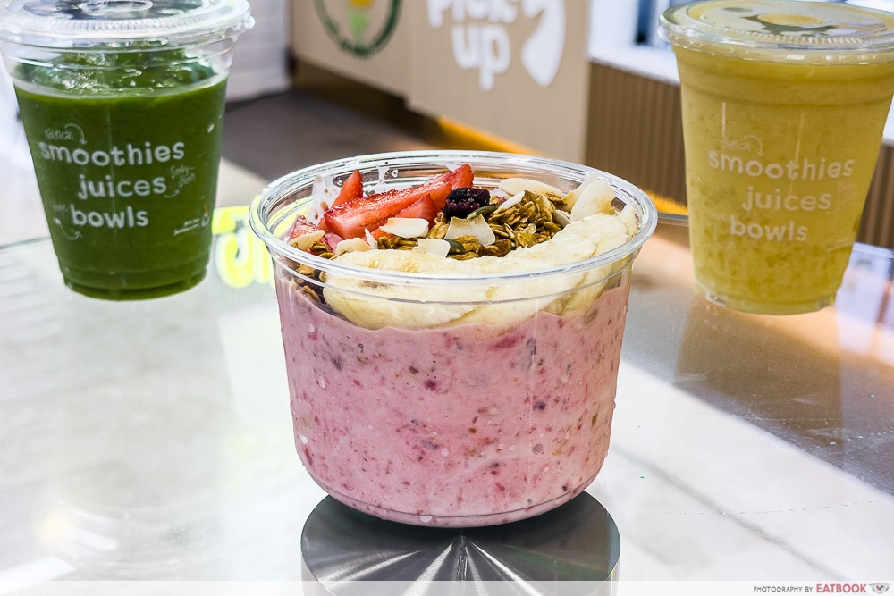 jamba juice - chunky strawberry energy bowl