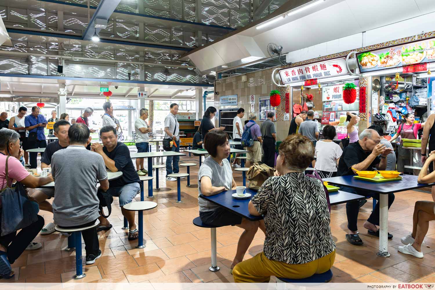 lai-hiang-pork-rib-prawn-mee-queue-ambience-outdoor-facing
