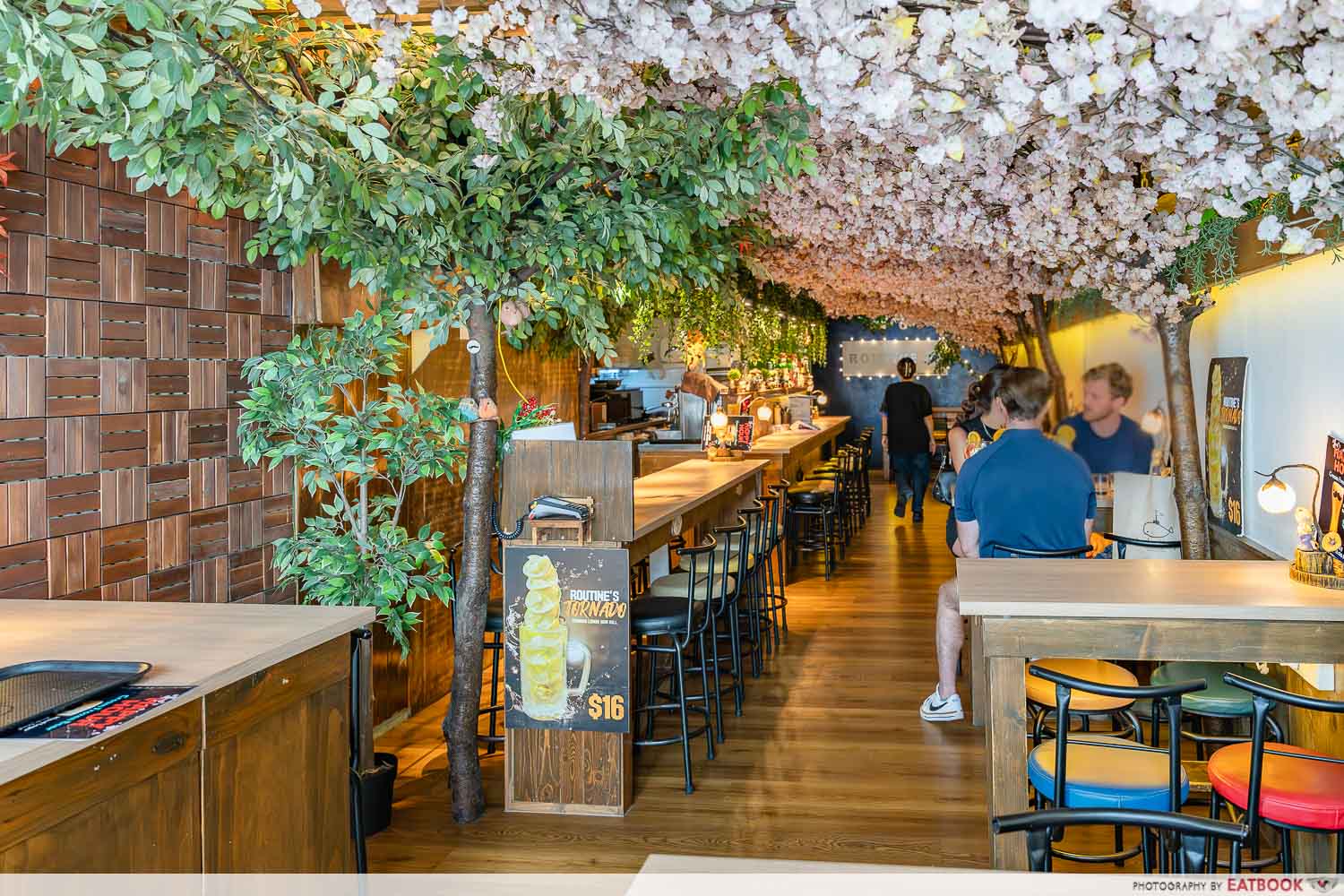 Routine-Korean-Fusion-Cafe-Bar-cherry-blossom-interior (9)