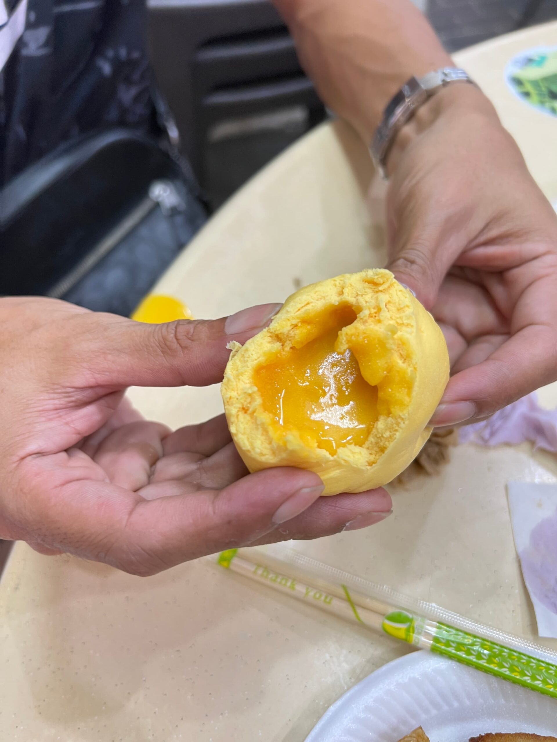 hong-ji-bao-egg-custard-bun
