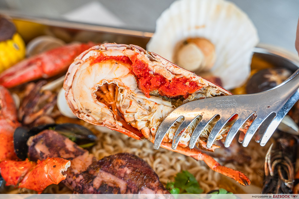 lobster-closeup-roe