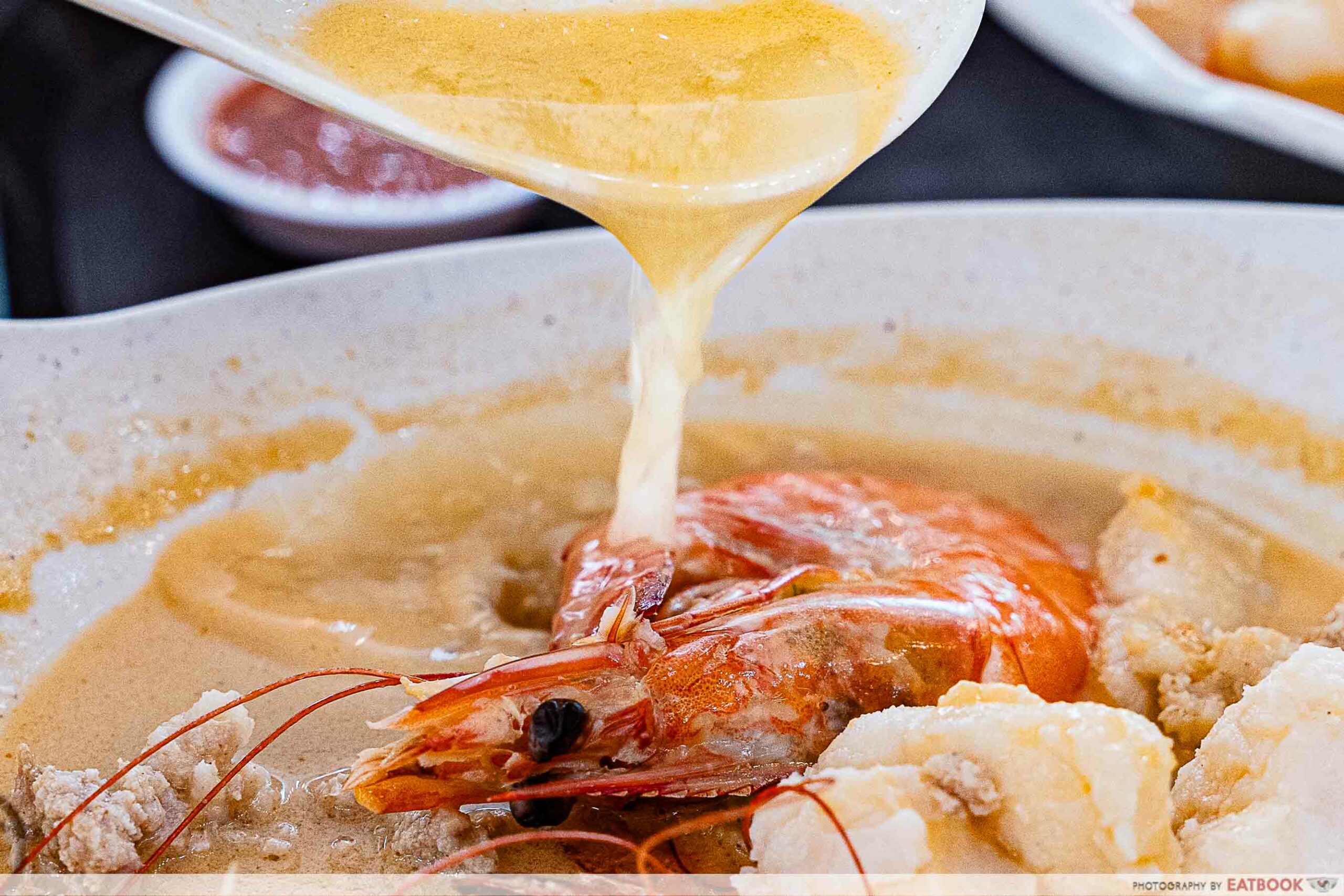 seafood-soup-pour