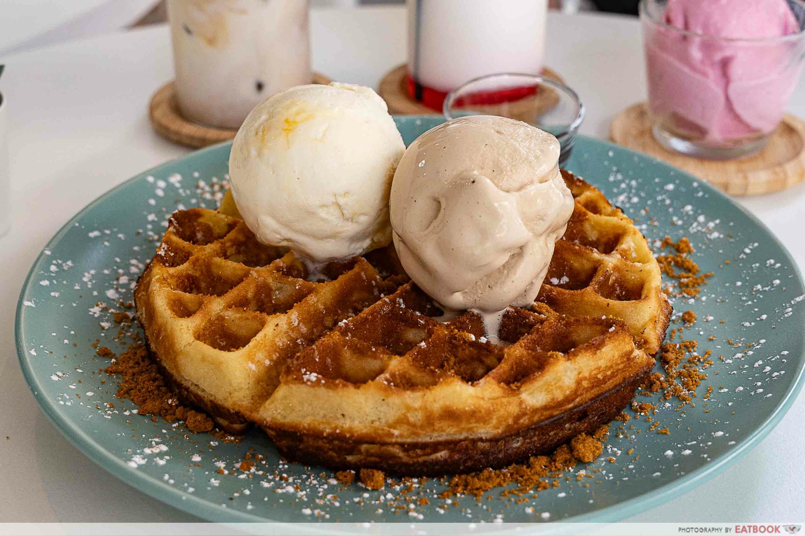 scoopy-two-waffle-with-ice-cream