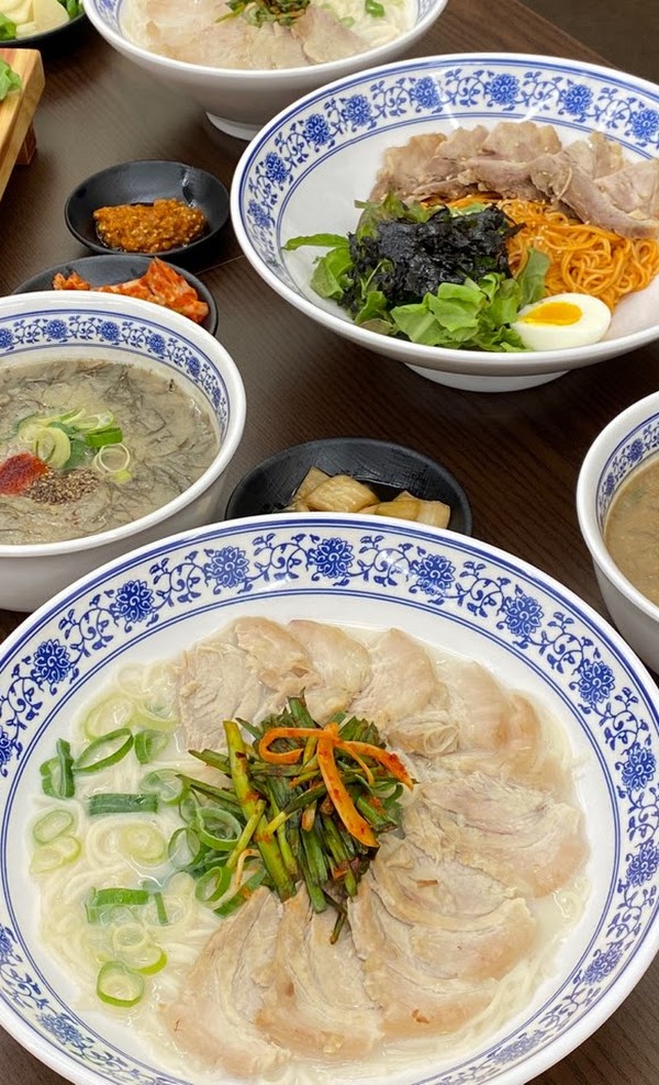 Jeju-Sanghoe-pork-noodle-soup (5)