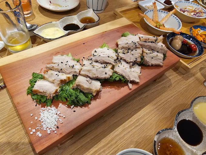 Jeju-Sanghoe-sliced-boiled-pork (1)