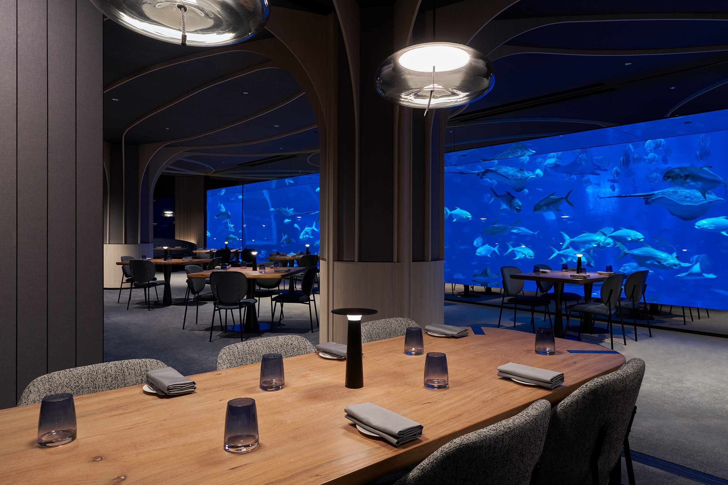 rws-restaurants-ocean-restaurant-interior-sea-aquarium