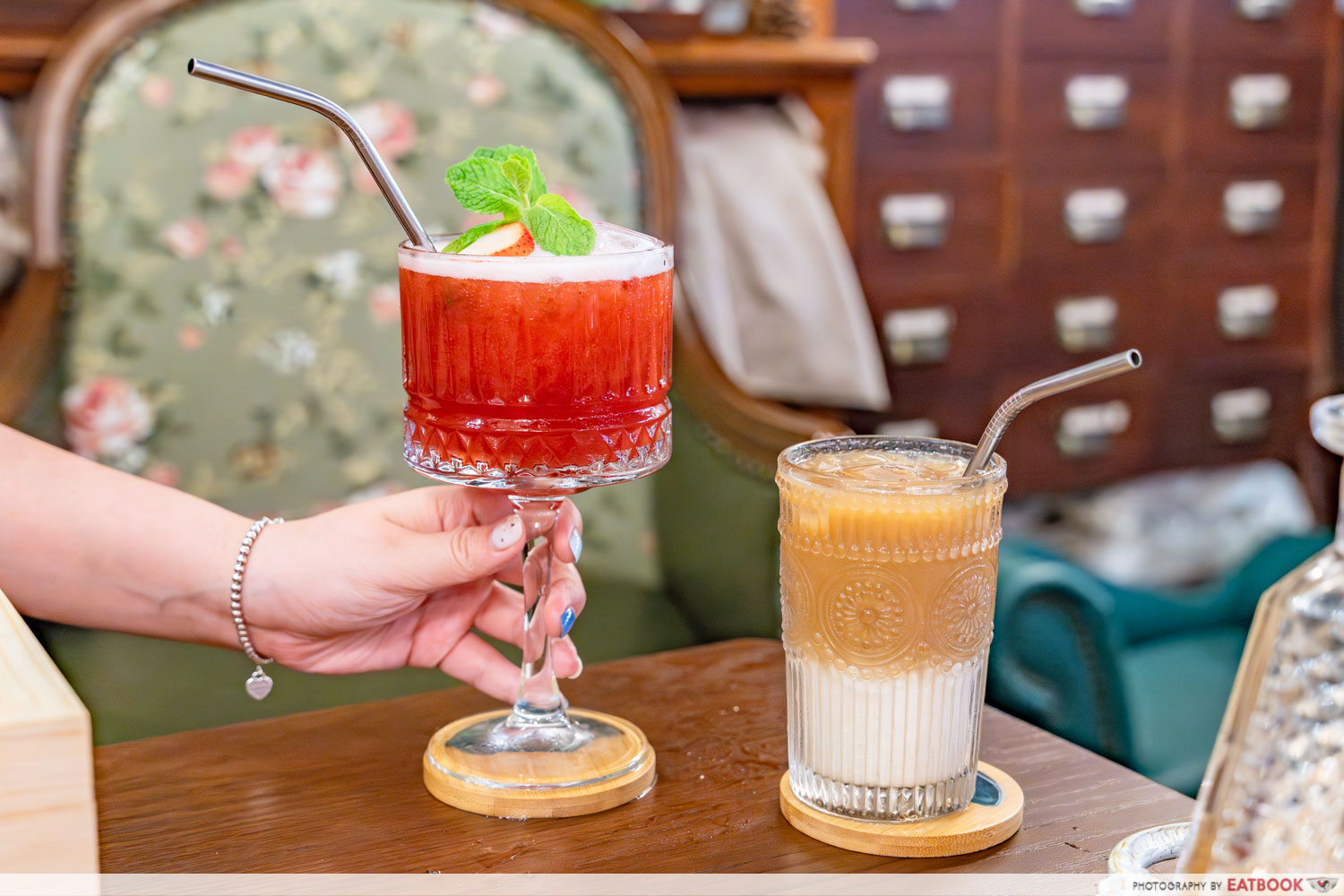 cafes-in-the-east-a-beautiful-day-teatail