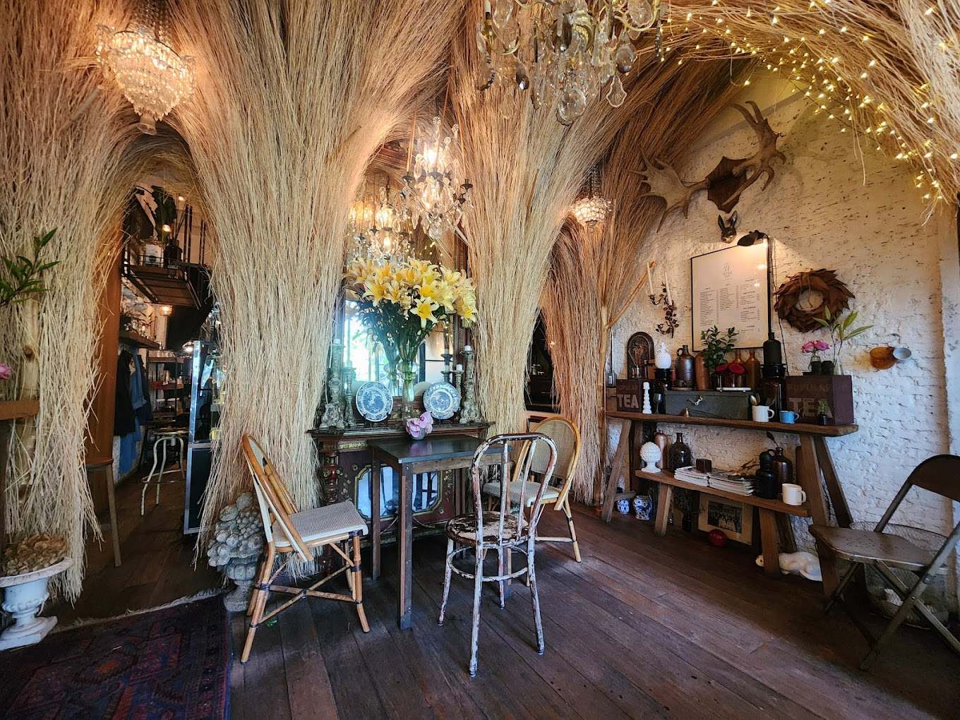 floral-cafe-napasorn-interiors (1)