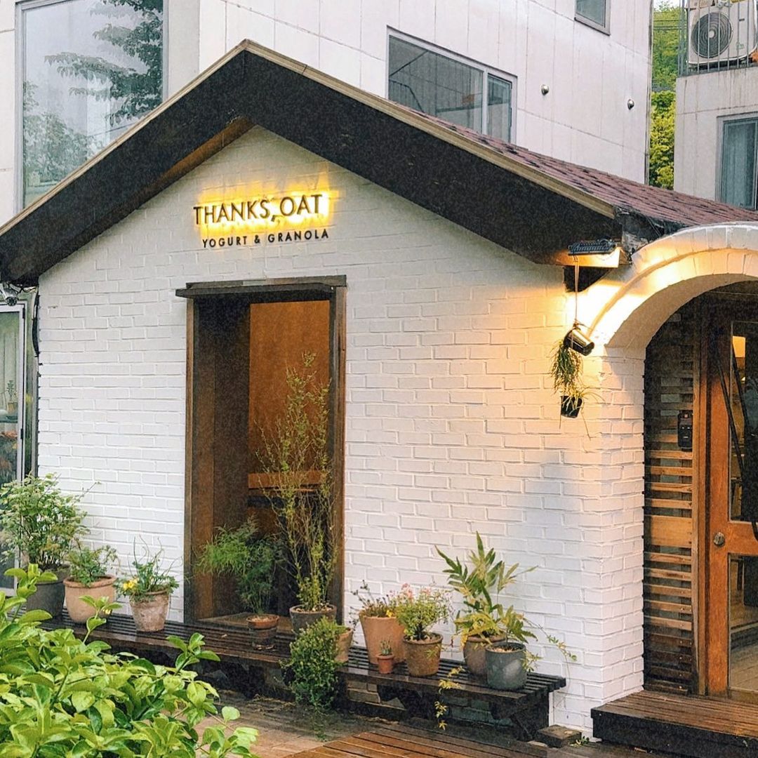 hongdae-cafes-thanks-oat-storefront