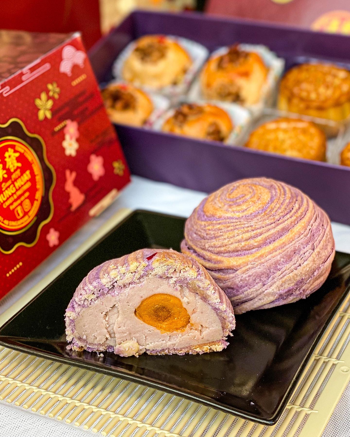 hung huat cakes & pastries - teochew crispy yam mooncake