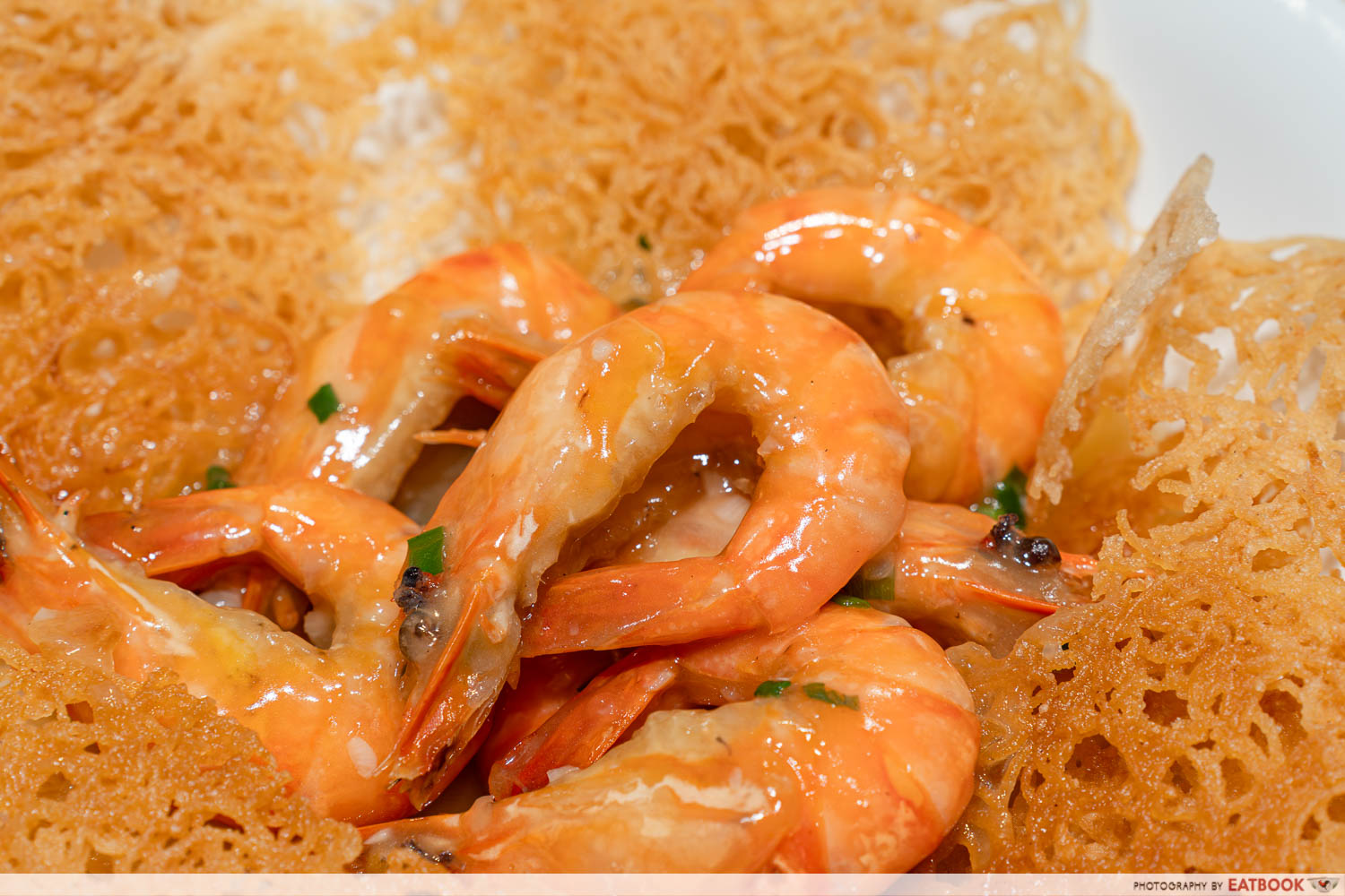 ju xing home - tiger prawn with crispy vermicelli and signature sauce detail