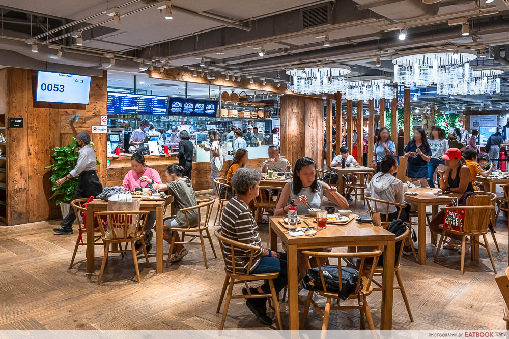 muji-cafe-plaza-singapura-ambience