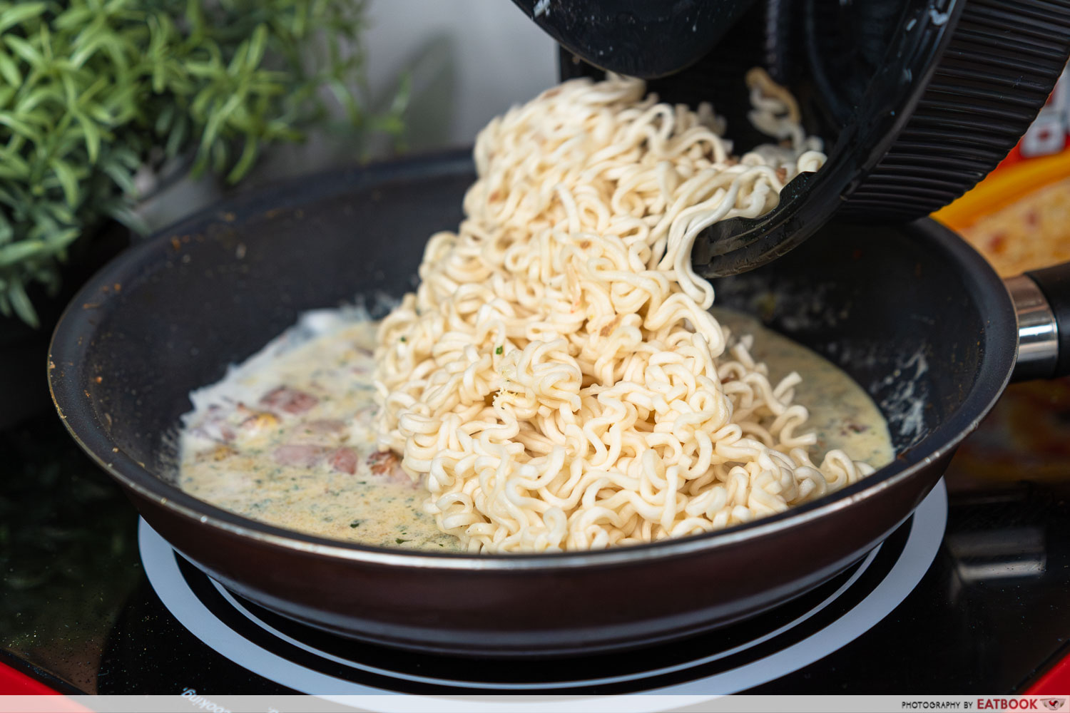 nissin ufo hacks - adding noodles to pan baked truffle carbonara