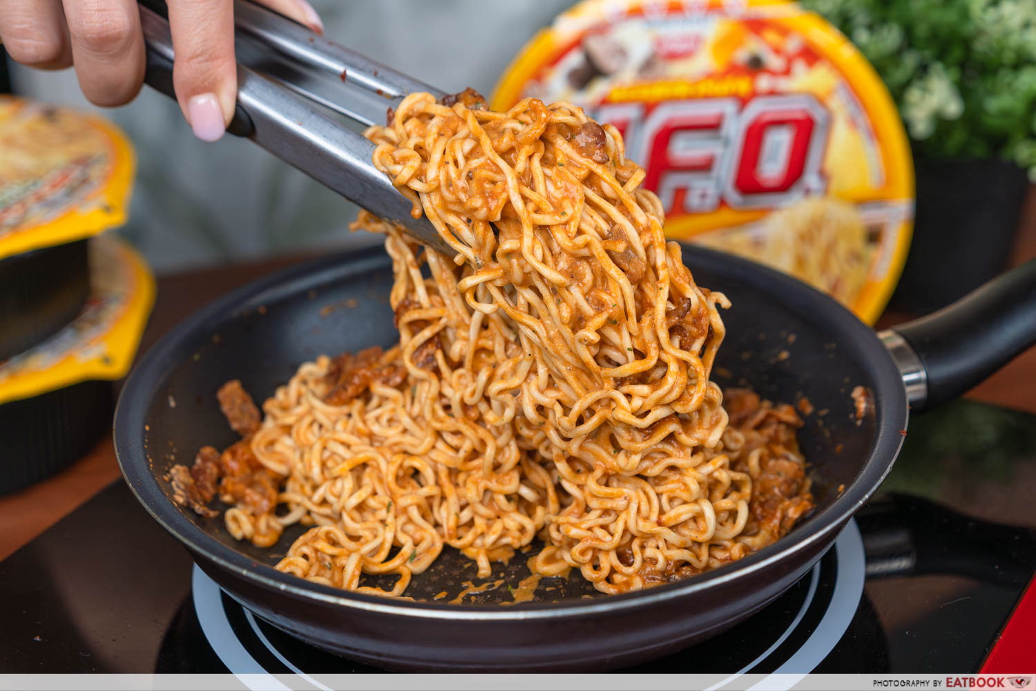 nissin ufo hacks - tossing noodles