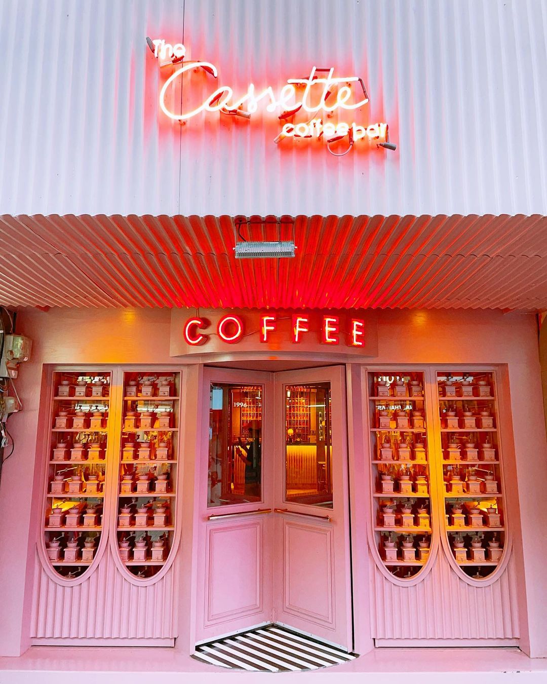 the-cassette-coffee-bar-ambience