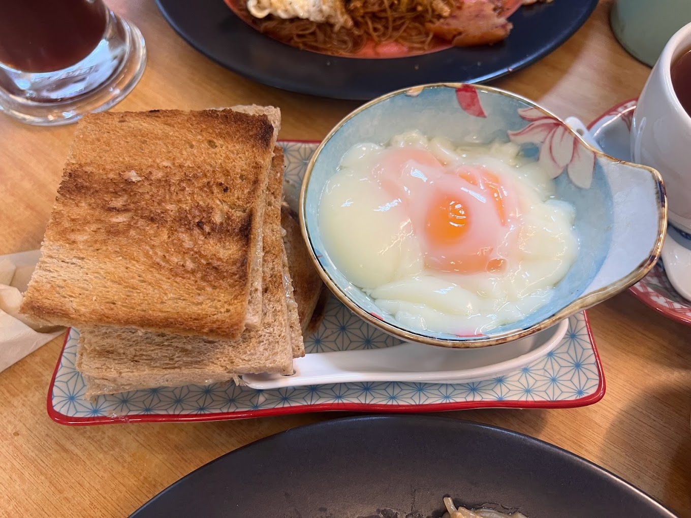 bao er cafe - toast and eggs