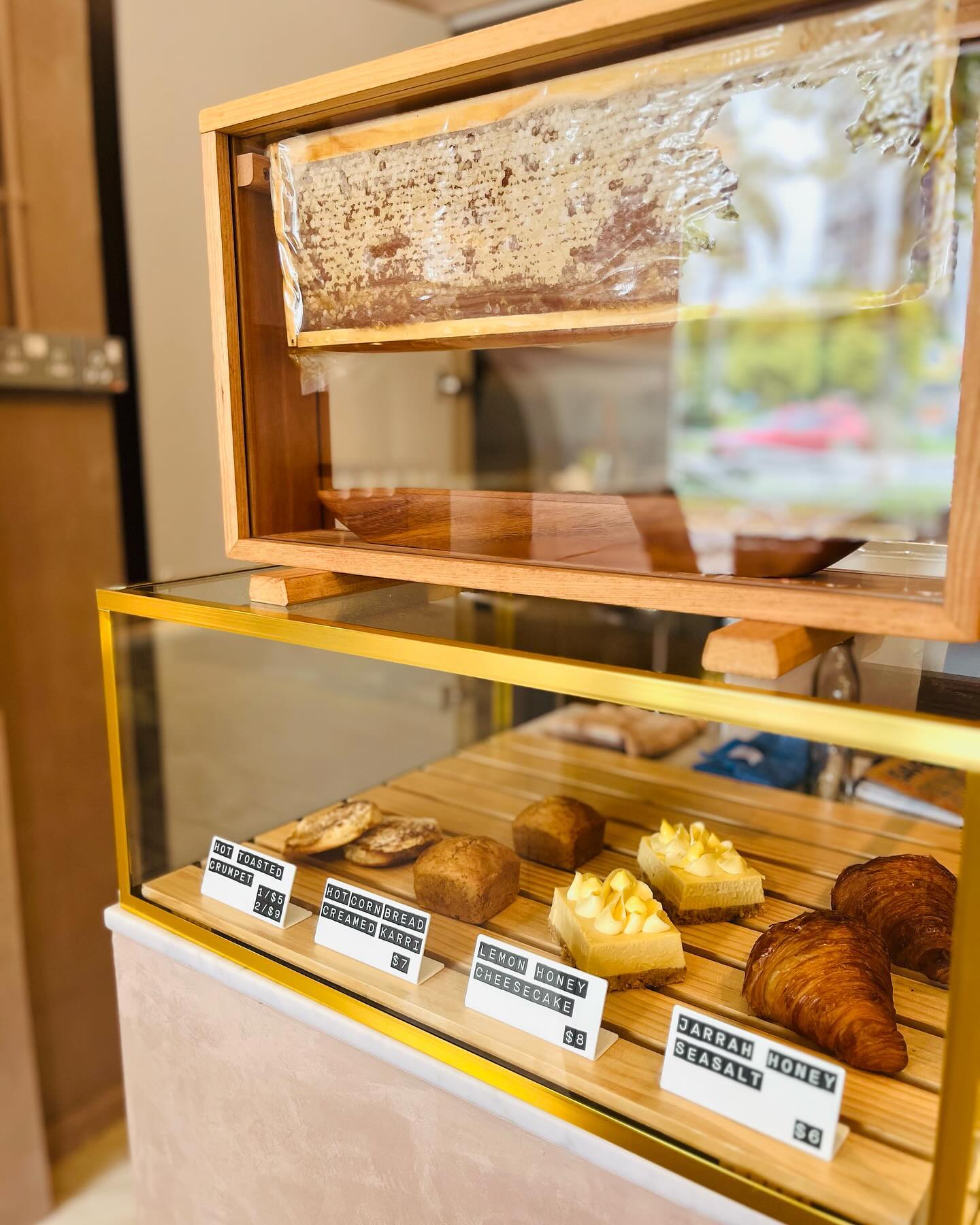 goldies cafe - display