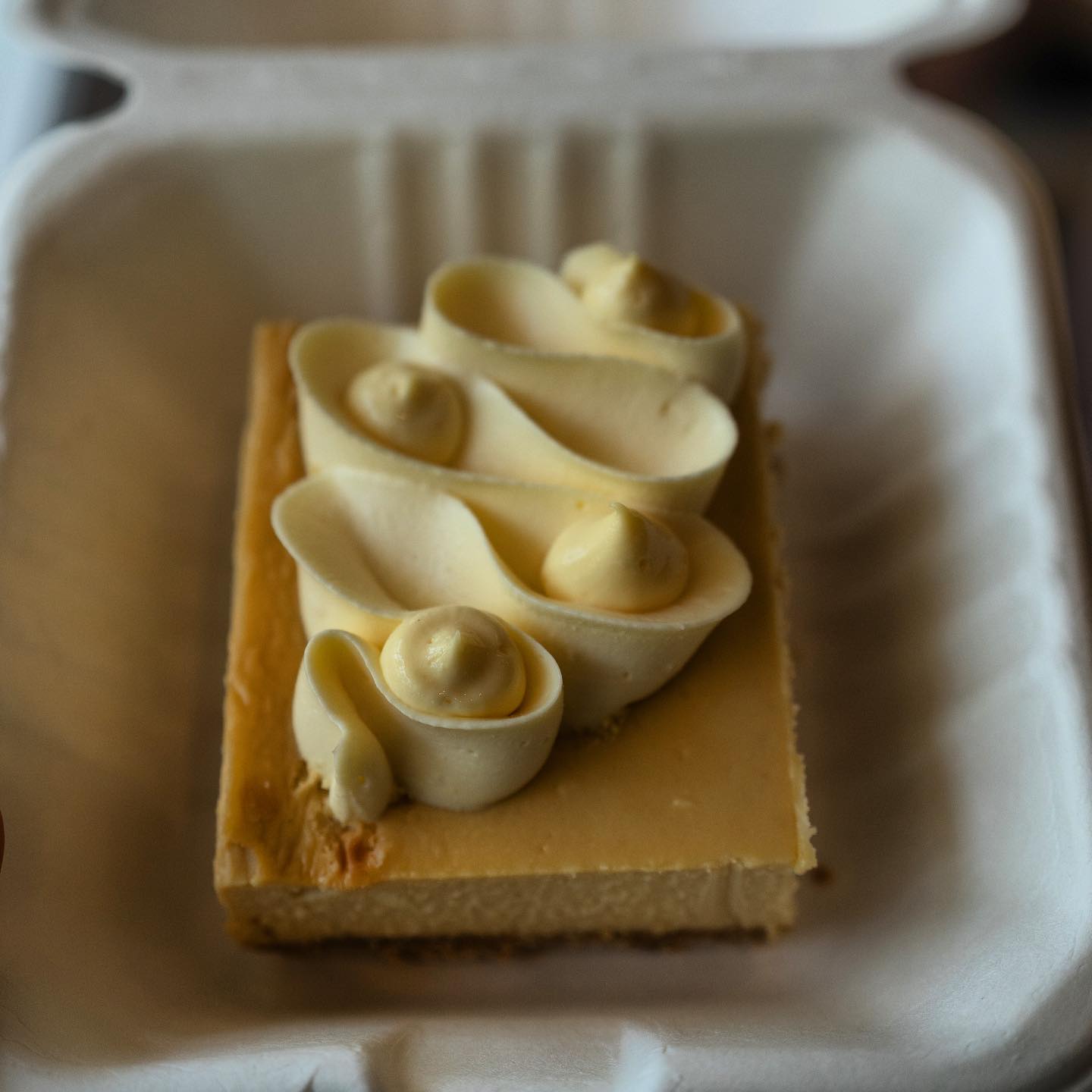 goldies cafe - lemon honey cheesecake