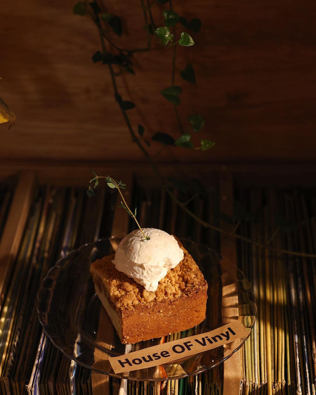 hongdae-cafes-apple-cinnamon-pound-cake (1)