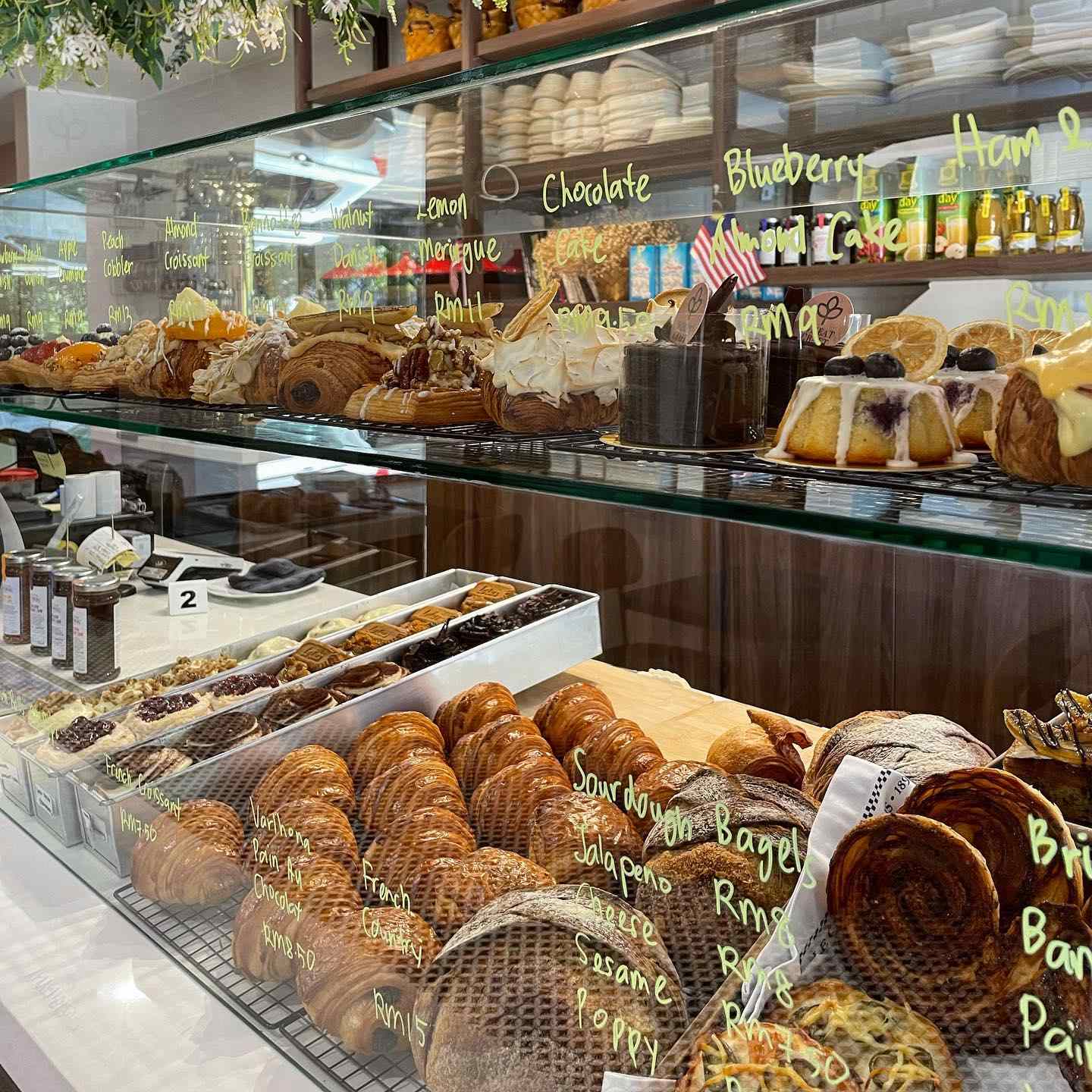 wheatcraft artisan bakery - display (1)