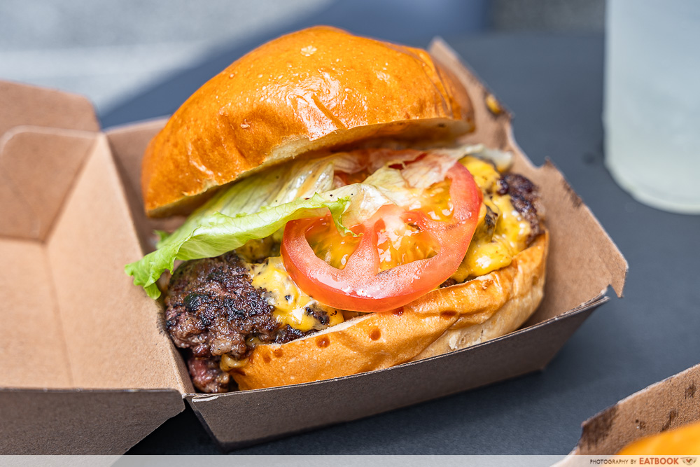signature-classic-burger-closeup