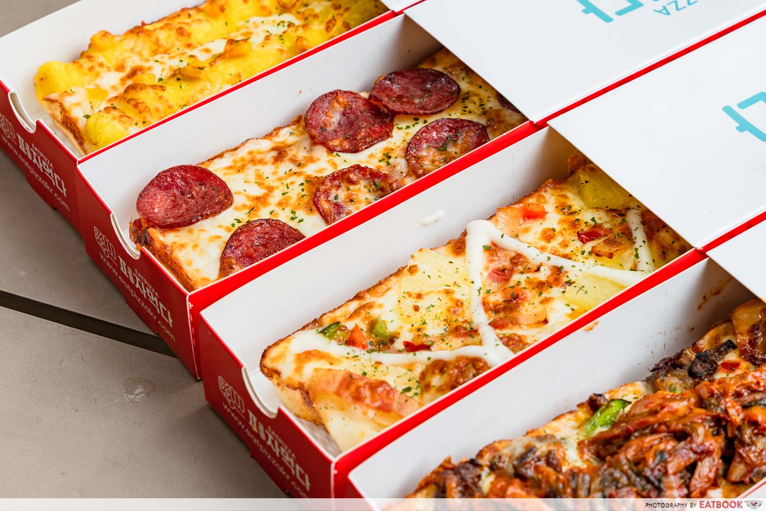 eat-pizza-singapore-closeup