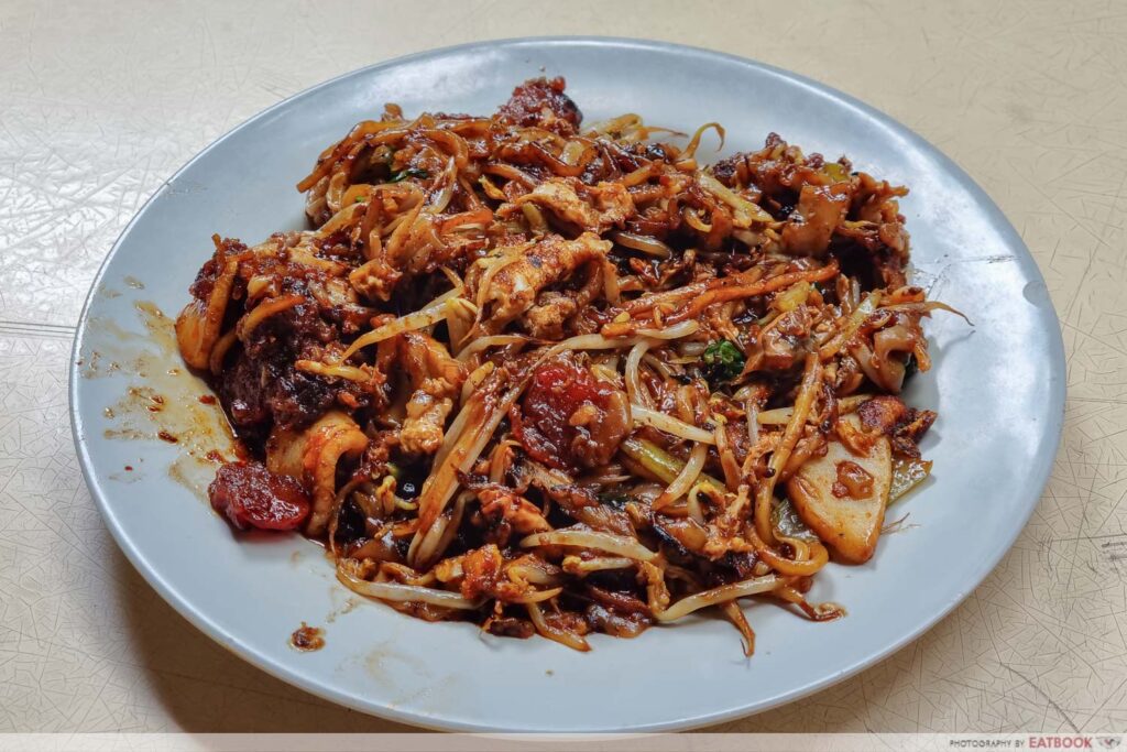 Hougang Oyster Omelette & Fried Kway Teow Is A Famous Hougang Stall