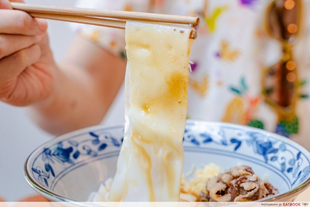 umai-artisanal-udon-bar-flat-udon-pull