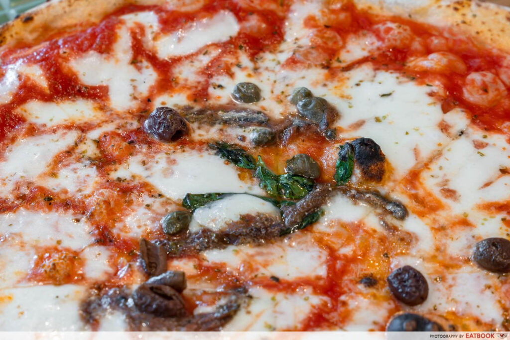 L'antica-Pizzeria-da-Michele-cetara-closeup