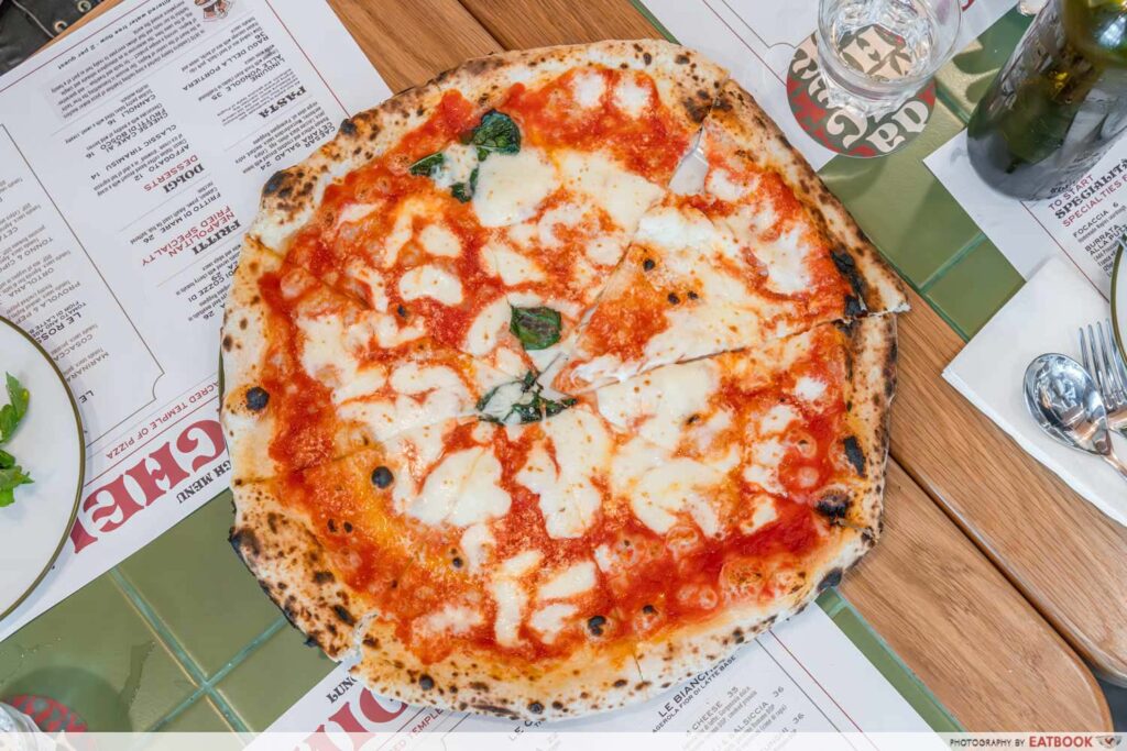 L'antica-Pizzeria-da-Michele-margherita-flatlay