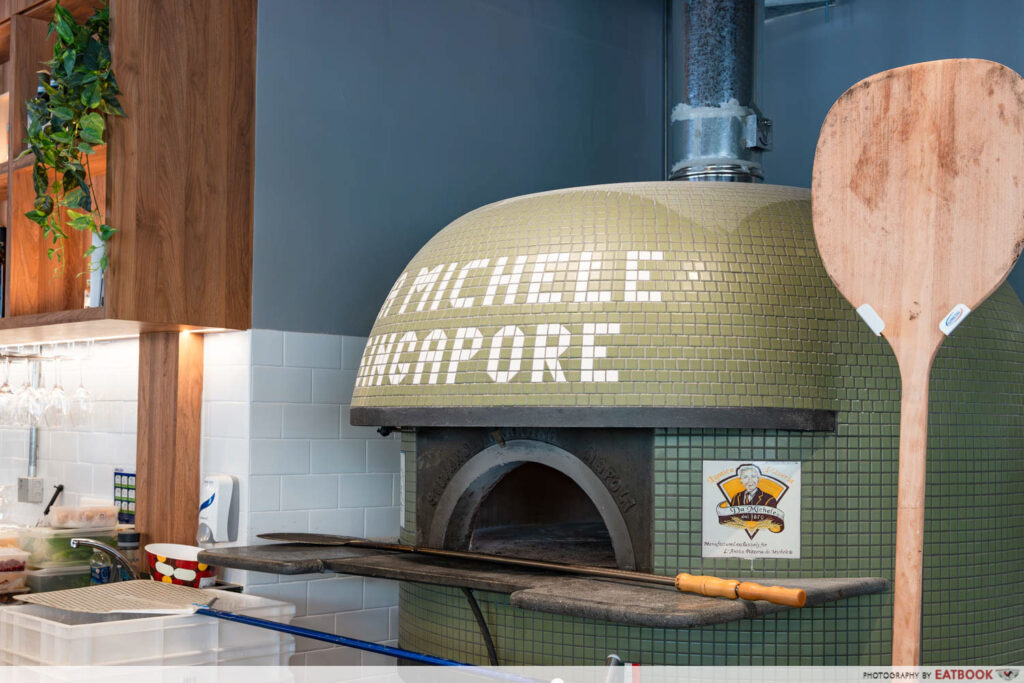 L'antica-Pizzeria-da-Michele-oven