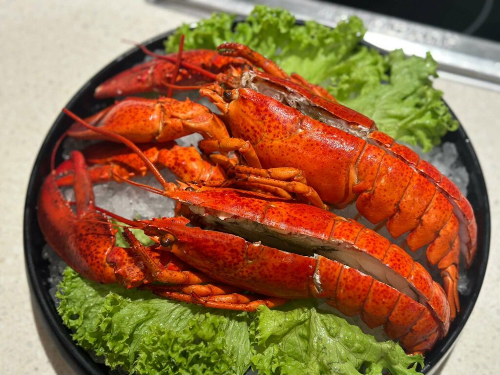 haidilao-seafood-buffet-spread-lobster