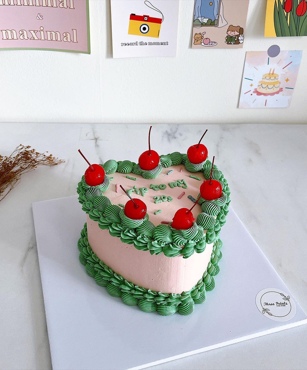 korean-bakeries-three-petals-cake-studio