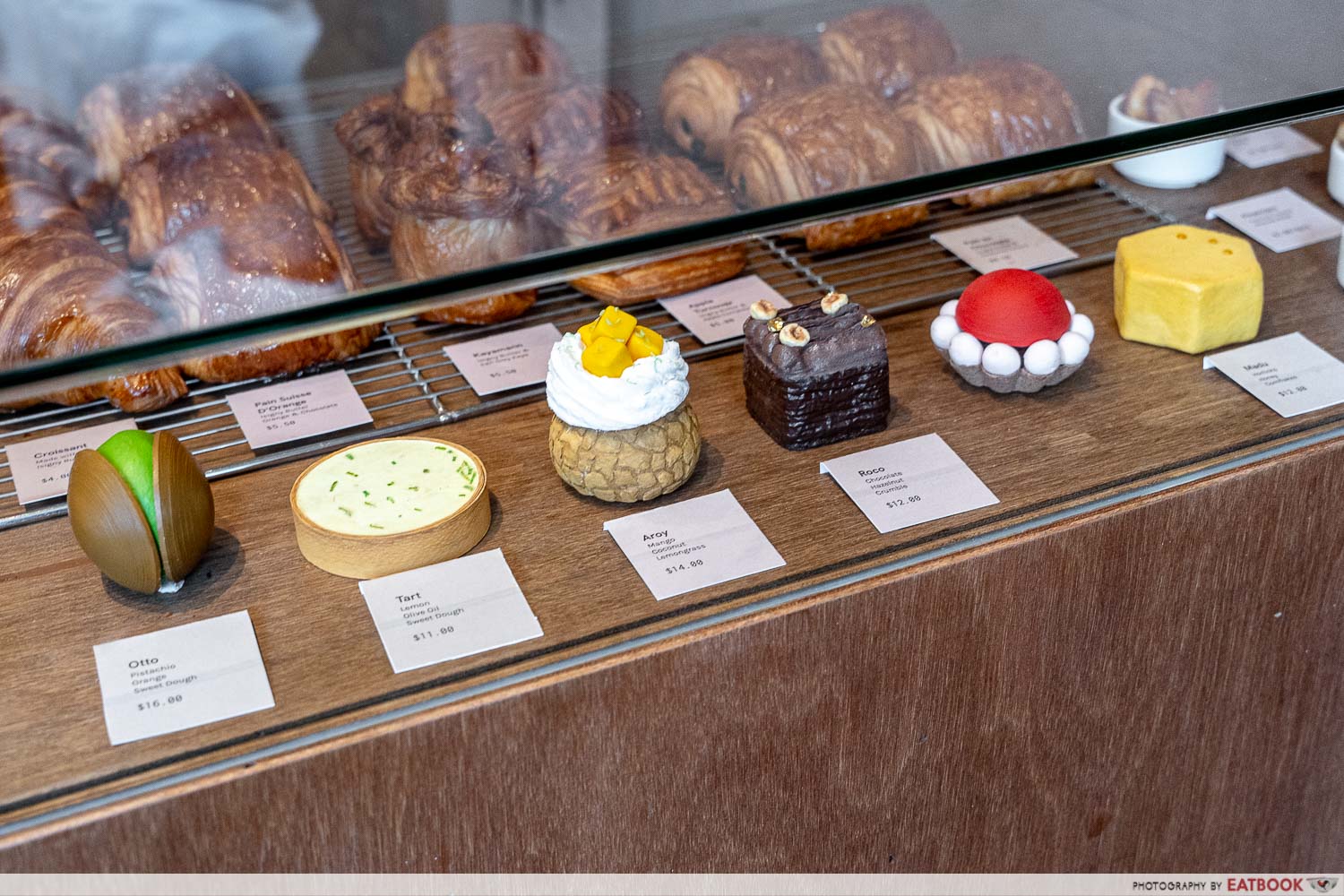Nickel-cafe-dessert-display