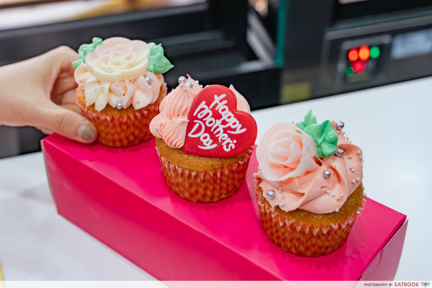 Sengkang-Grand-Mall-mothers-day-cupcakes