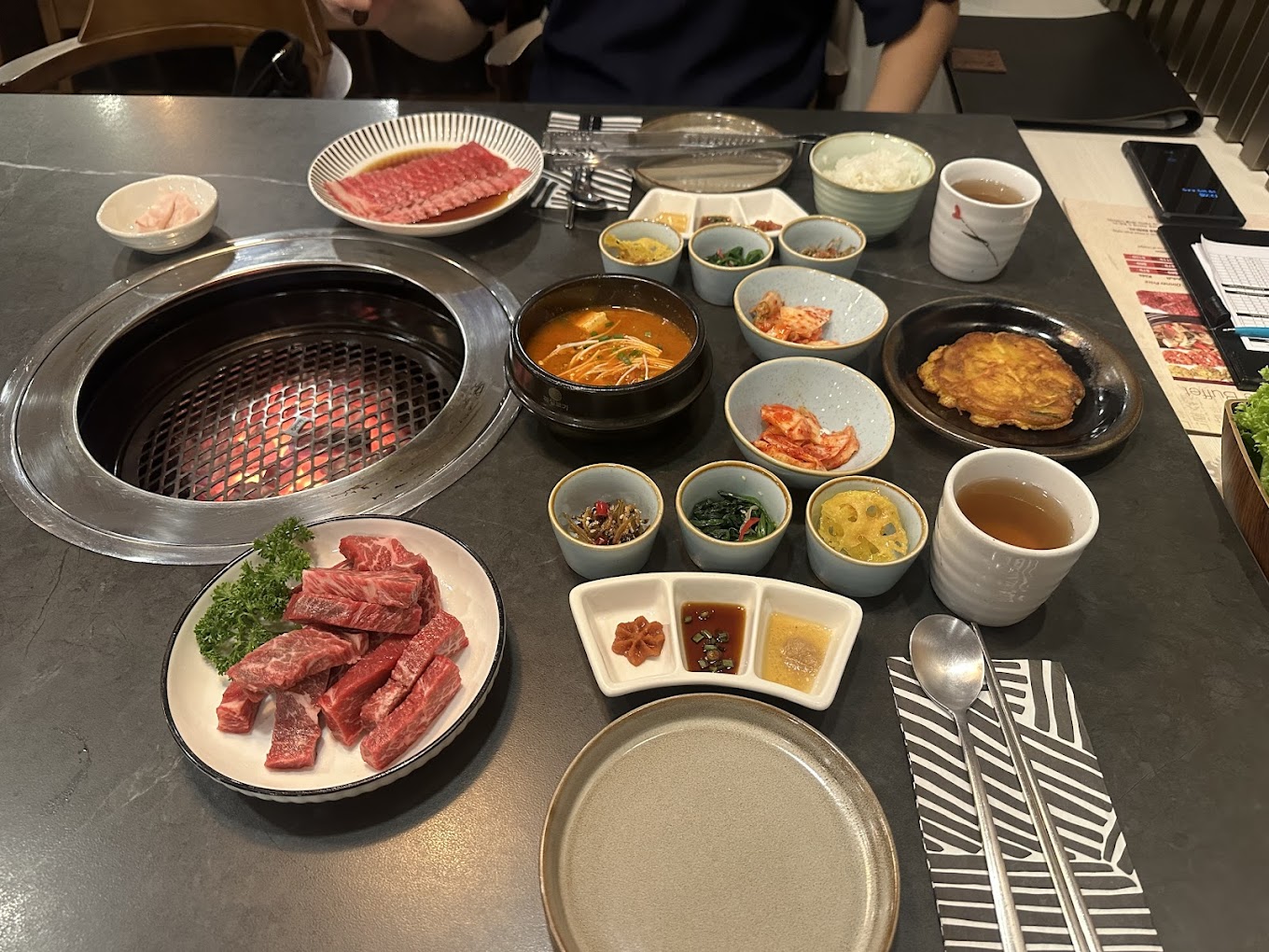 seoul-restaurant-flatlay
