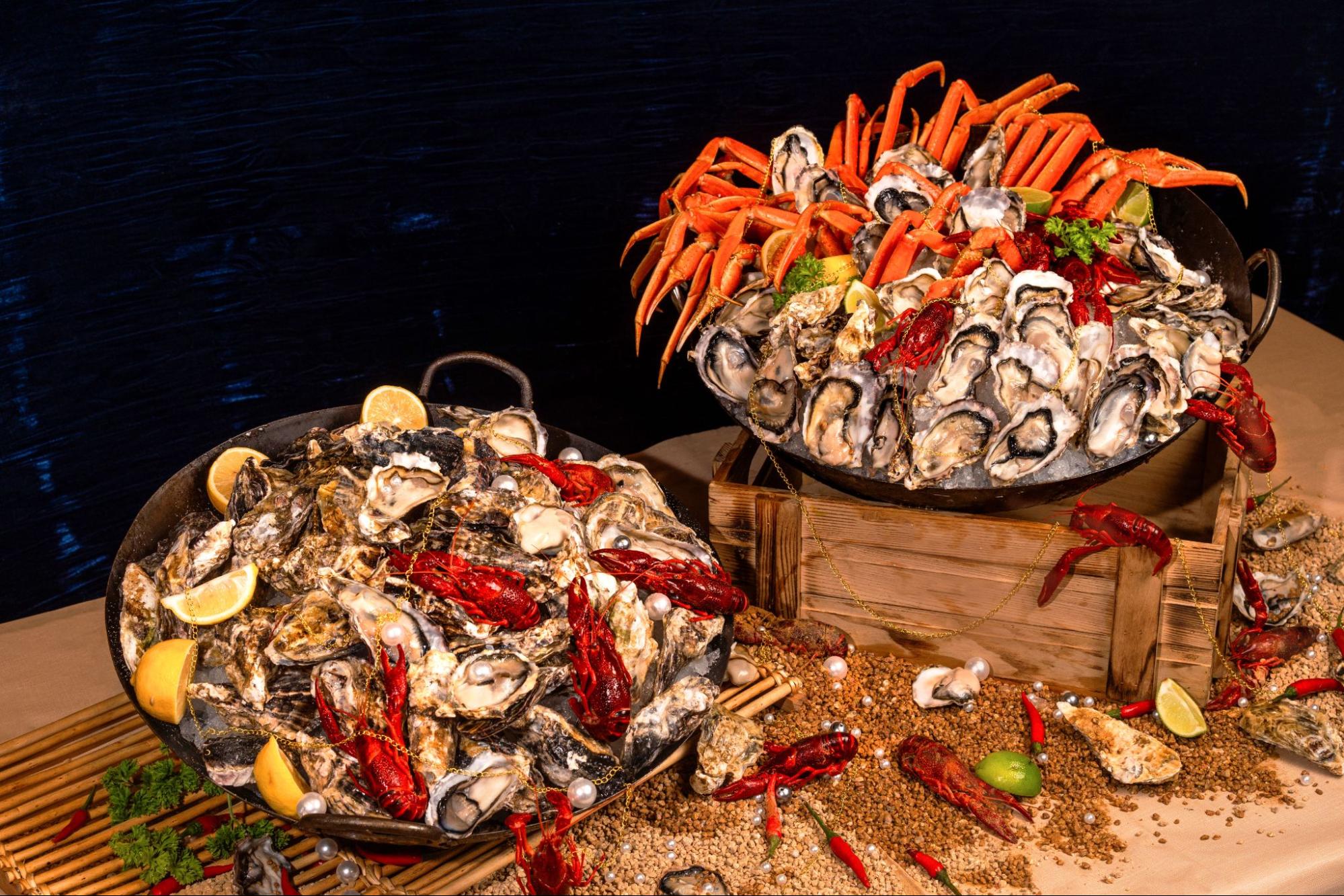Novotel-Singapore-on-Stevens-lobster-buffet